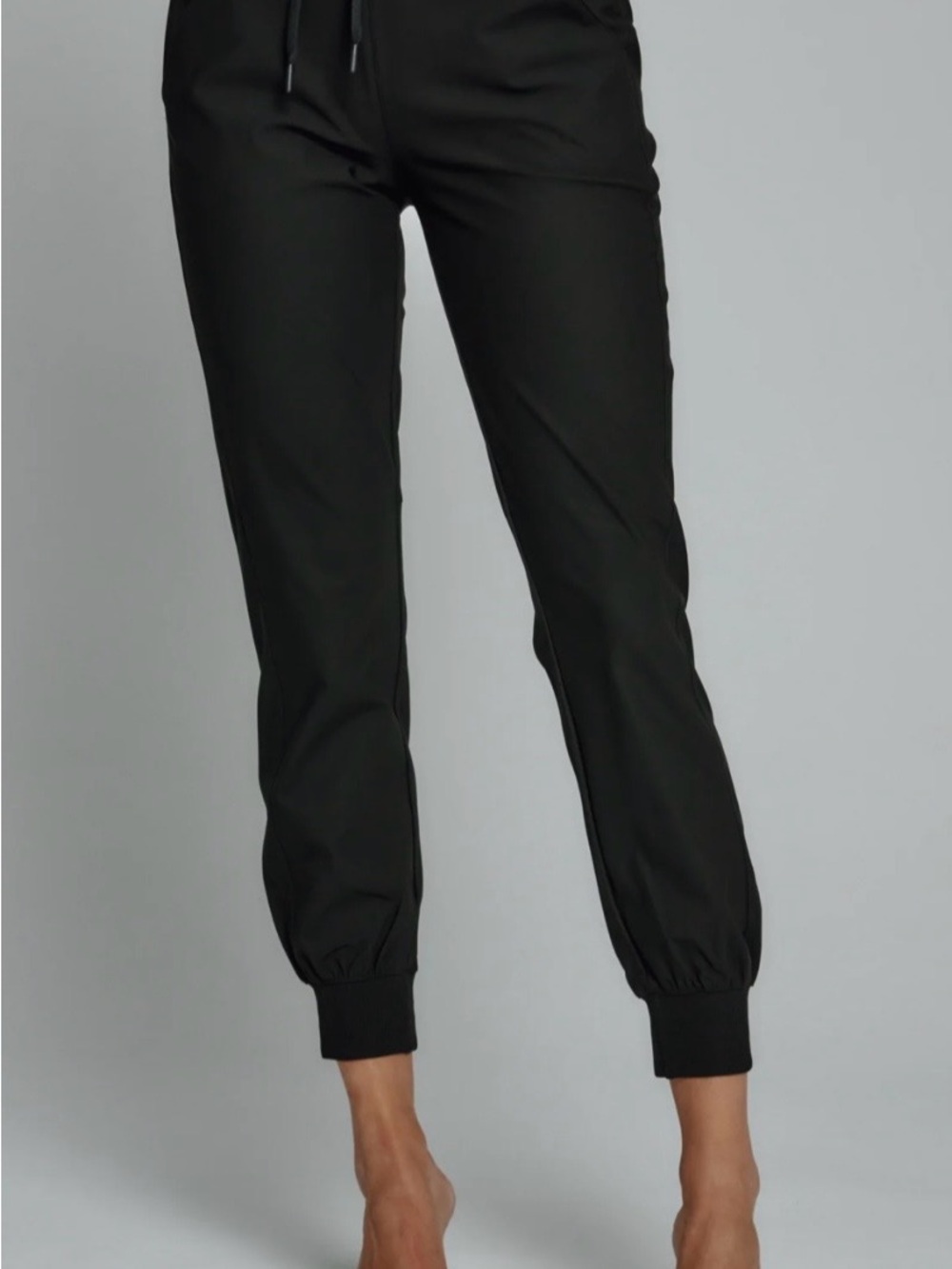 7 Diamonds infinity jogger in black size S, NWOT